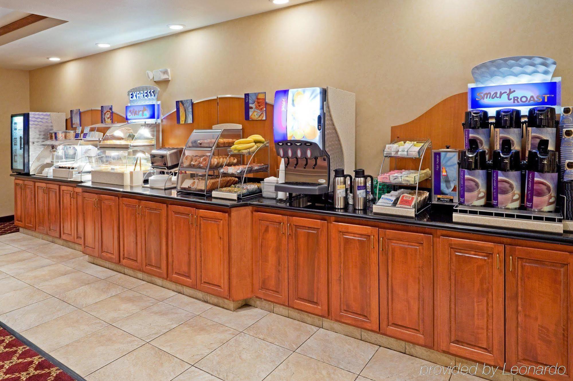 Holiday Inn Express Syracuse-Fairgrounds By Ihg Warners Restaurant photo